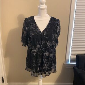 Torrid Short Sleeve Black Top with Grey Velvet Floral Design NWT